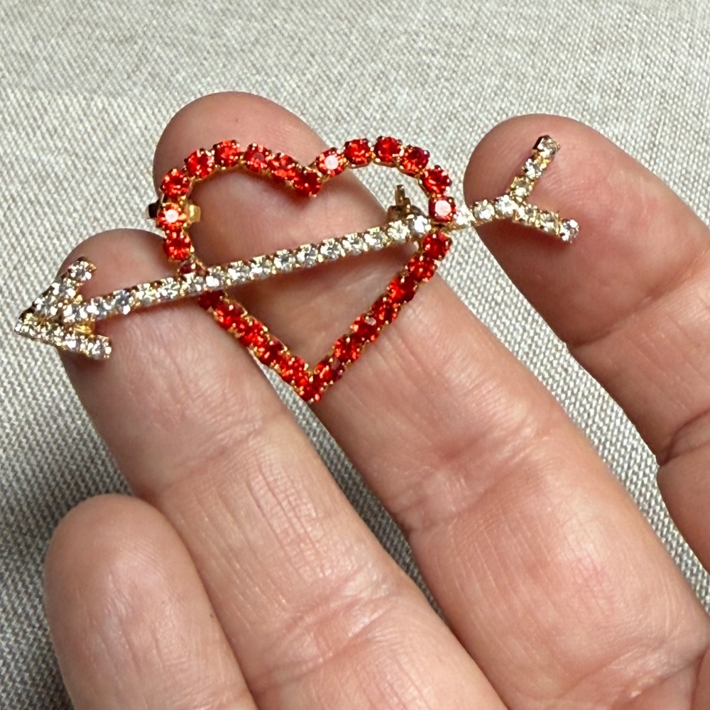 Arrow Through The Heart Rhinestone Pin - Picture 3 of 6